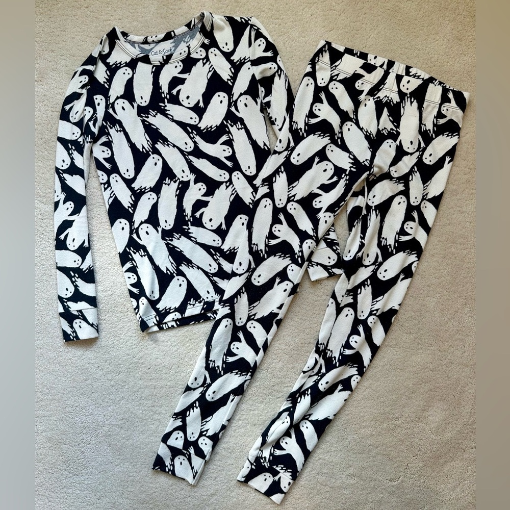 Kids Ghost Print Pajama Set, super soft! Unisex. Halloween pajamas.